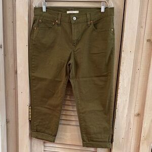 Levi's Women's Capri jeans- Boyfriend Style in Olive Green- Size 31